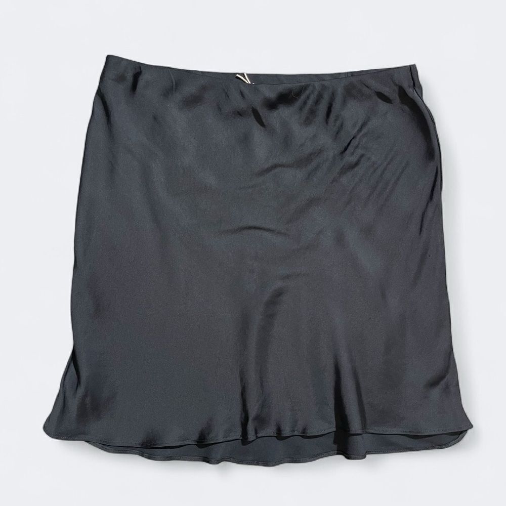 Chic Black Satin Mini Skirt